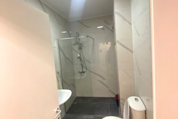 Shtepi me qera Apartament ne Tirane, 1+1, Mobilimi E mobiluar, Pagesa 600  Euro.