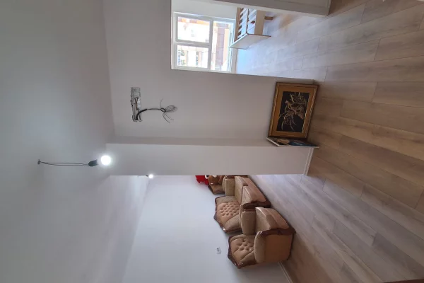 Business Property for Rent 3+1 in Tirana - 50,000 Leke