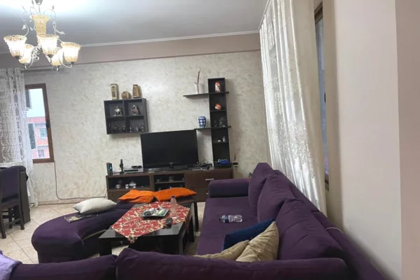 Shtepi me qera 2+1 ne Tirane - 800 Euro