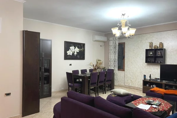 Shtepi me qera 2+1 ne Tirane - 800 Euro