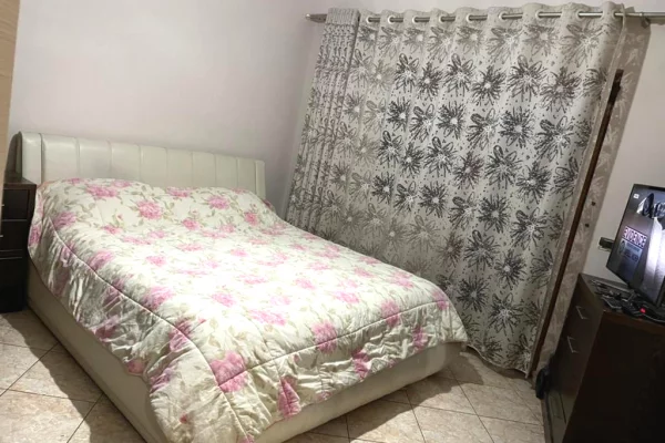 Shtepi me qera Apartament ne Tirane, 2+1, Mobilimi E mobiluar, Pagesa 800  Euro.
