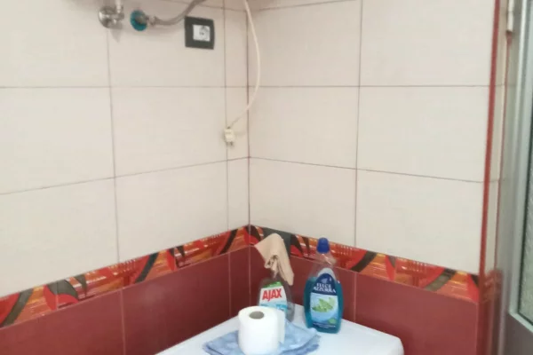 Shtepi me qera Apartament ne Tirane, 1+1, Mobilimi E mobiluar, Pagesa 50,000  Leke.