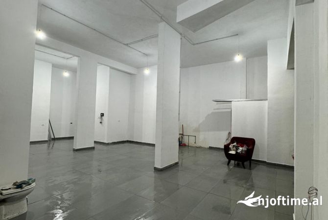 Ambient biznesi me qera 4+1 ne Tirane - 900 Euro