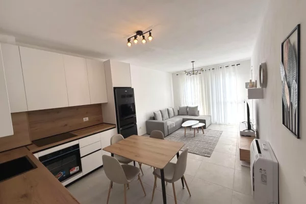 Shtepi me qera 2+1 ne Tirane - 55,000 Leke