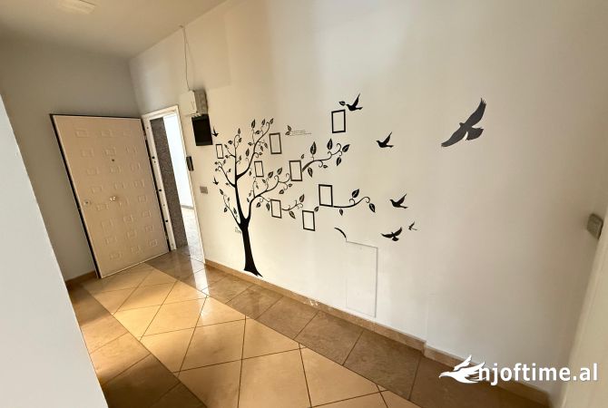 Ambient biznesi me qera 3+1 ne Tirane - 1,500 Euro