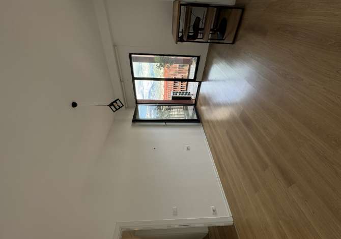Ambient biznesi me qera 3+1 ne Tirane - 1,700 Euro