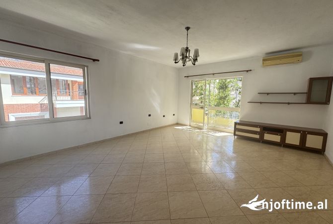 Ambient biznesi me qera 3+1 ne Tirane - 800 Euro