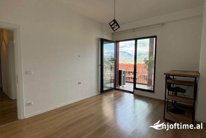 Ambient biznesi me qera 3+1 ne Tirane - 1,500 Euro