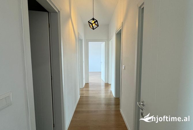 Ambient biznesi me qera 3+1 ne Tirane - 1,500 Euro