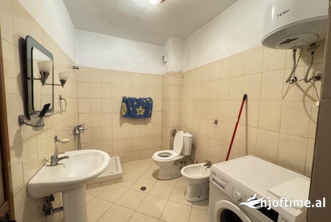 Shtepi me qera Apartament ne Tirane, 2+1, Mobilimi E mobiluar, Pagesa 550  Euro.