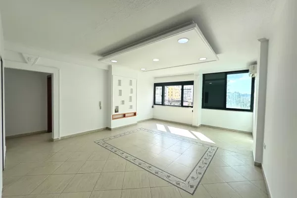 Ambient biznesi me qera 3+1 ne Tirane - 1,400 Euro