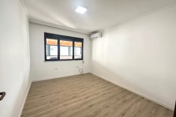 Ambient biznesi me qera 3+1 ne Tirane - 1,400 Euro