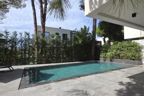 Shtepi ne shitje Vila Luksoze ne Durres, 3+1, Mobilimi E mobiluar, Pagesa 790,000  Euro.