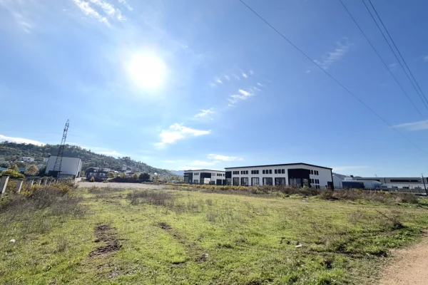 Truall ose Toke ne Tirane - 390,000 Euro