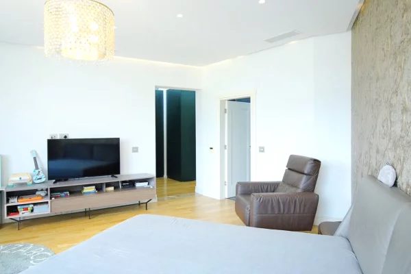 Shtepi ne shitje Penthose(kati i fundit panoramik) ne Tirane, 4+1, Mobilimi E mobiluar, Pagesa 1,295,000  Euro.