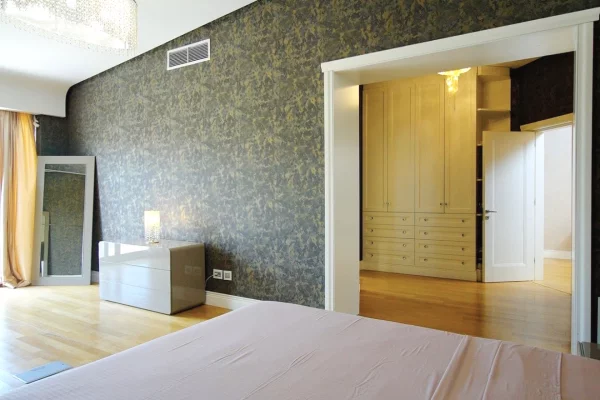 Shtepi ne shitje Penthose(kati i fundit panoramik) ne Tirane, 4+1, Mobilimi E mobiluar, Pagesa 1,295,000  Euro.