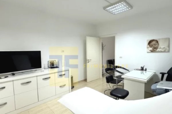 Business Property for Rent 3+1 in Tirana - 700 Euro