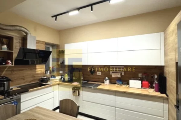 Shtepi ne shitje 3+1 ne Tirane - 300,000 Euro