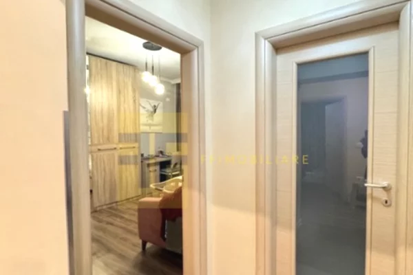 Shtepi ne shitje Apartament ne Tirane, 3+1, Mobilimi E mobiluar, Pagesa 300,000  Euro.