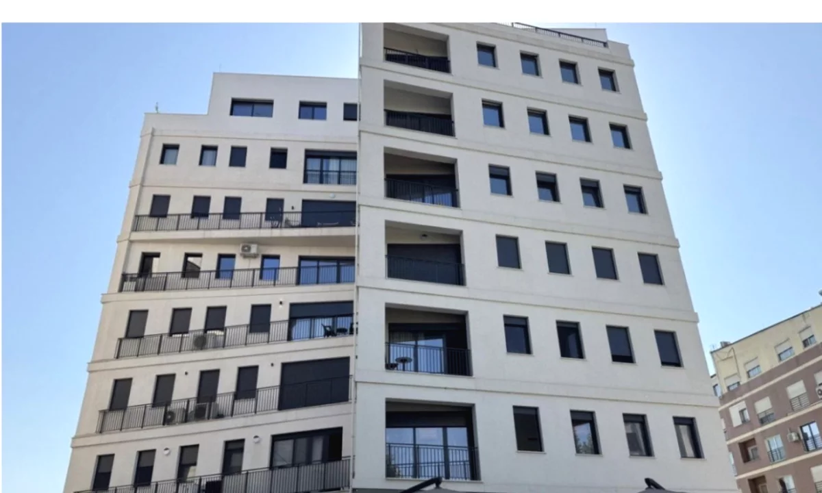 Shtepi ne shitje Apartament ne Tirane, 1+1, Mobilimi Bosh, pa mobiluar, Pagesa 180,000  Euro.