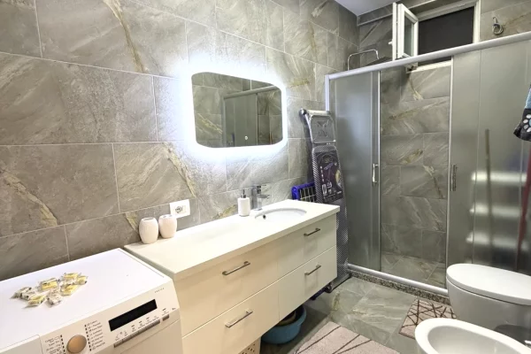 Shtepi me qera Apartament ne Tirane, 2+1, Mobilimi E mobiluar, Pagesa 1,000  Euro.