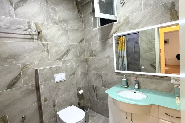 Shtepi me qera Apartament ne Tirane, 2+1, Mobilimi E mobiluar, Pagesa 1,000  Euro.