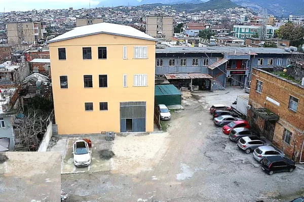 Ambient biznesi ne shitje 4+1 ne Tirane - 870,000 Euro