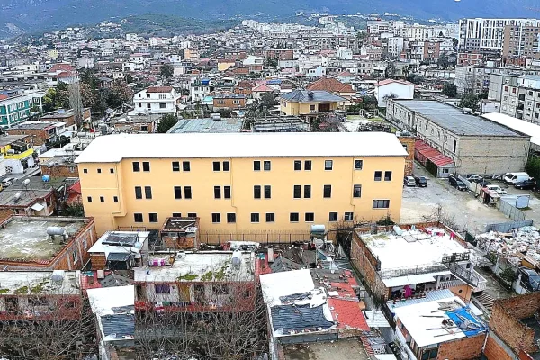 Ambient biznesi ne shitje 4+1 ne Tirane - 870,000 Euro