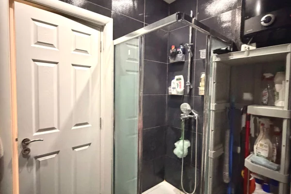 Shtepi ne shitje Apartament ne Tirane, 1+1, Mobilimi E mobiluar, Pagesa 150,000  Euro.