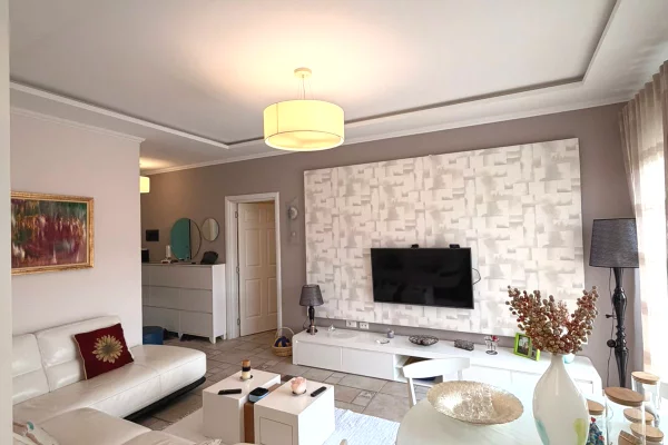 Shtepi ne shitje Apartament ne Tirane, 1+1, Mobilimi E mobiluar, Pagesa 150,000  Euro.