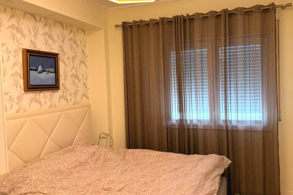 Shtepi ne shitje Apartament ne Tirane, 1+1, Mobilimi E mobiluar, Pagesa 150,000  Euro.