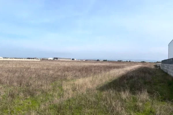 Truall ose Toke ne Durres - 310,000 Euro