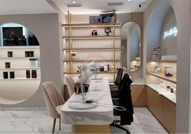 Dyqan Buze Rruge - Me Qera - Sheshi Wilson - Tirane