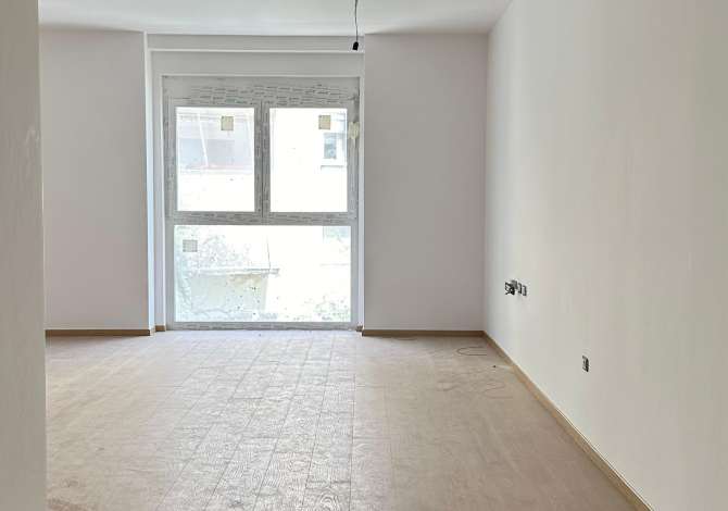 Zyre - Me Qera - Air Albania - Tirane