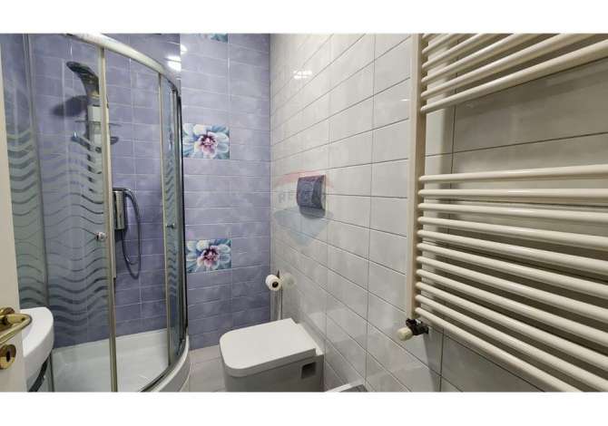 Ambjent Zyrash - Me Qera - Blloku - Tirane