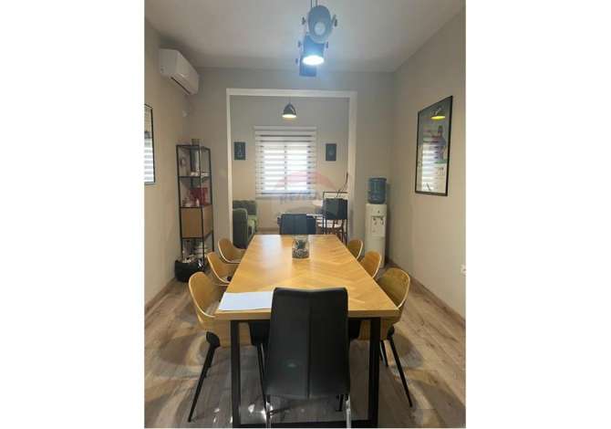 Ambient biznesi me qera 3+1 ne Tirane - 800 Euro