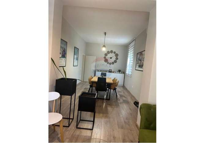 Ambient biznesi me qera 3+1 ne Tirane - 800 Euro