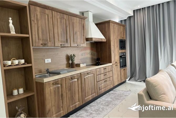Shtepi me qera 2+1 ne Tirane - 2,000 Euro