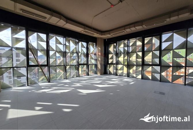 Ambient biznesi me qera 3+1 ne Tirane - 3,000 Euro
