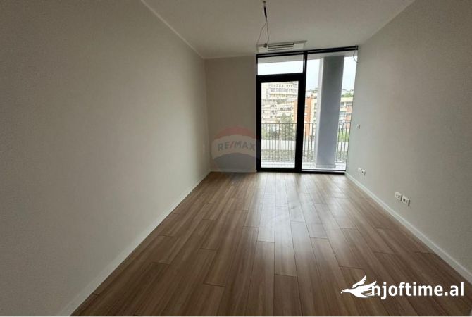 Ambient biznesi me qera 3+1 ne Tirane - 1,200 Euro
