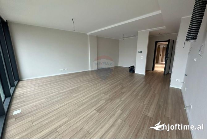 Ambient biznesi me qera 3+1 ne Tirane - 1,200 Euro
