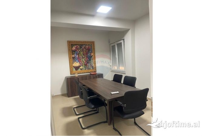 Ambient biznesi me qera 3+1 ne Tirane - 2,000 Euro