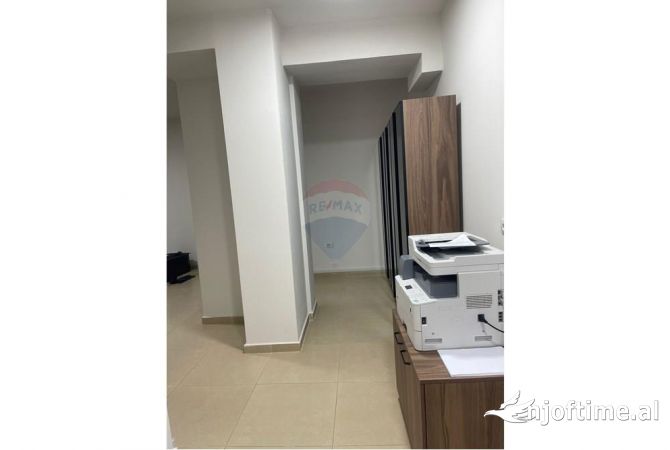 Ambient biznesi me qera 3+1 ne Tirane - 2,000 Euro
