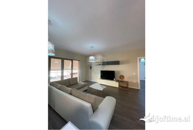 Shtepi me qera 2+1 ne Tirane - 1,000 Euro