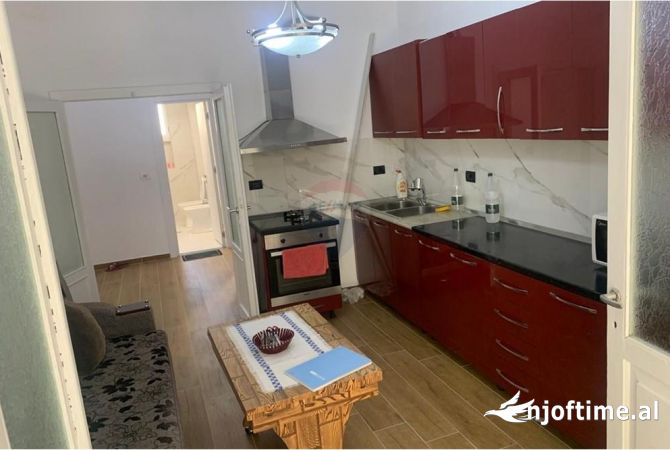 Ambient biznesi me qera 3+1 ne Tirane - 1,200 Euro