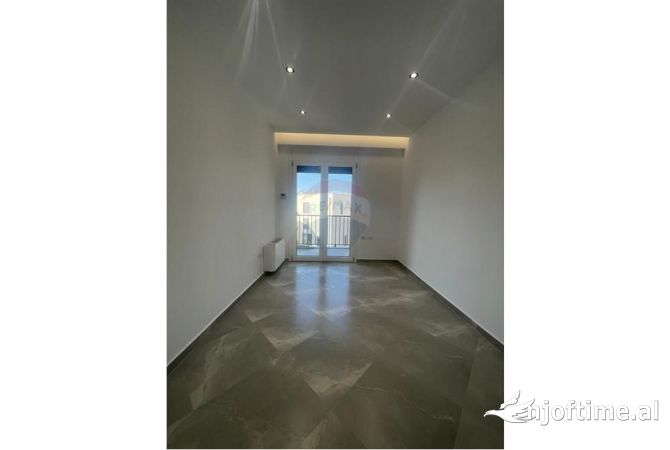 Ambient biznesi me qera 3+1 ne Tirane - 1,600 Euro