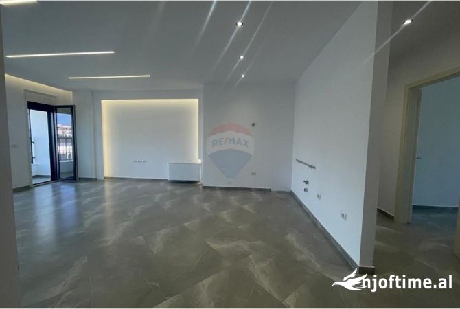 Ambient biznesi me qera 3+1 ne Tirane - 1,600 Euro