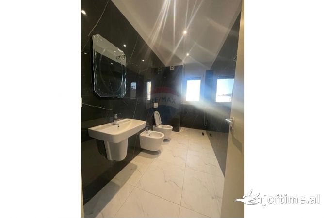 Zyre - Me Qera - 130 m2 - Rruga e Kosovareve - Tirane