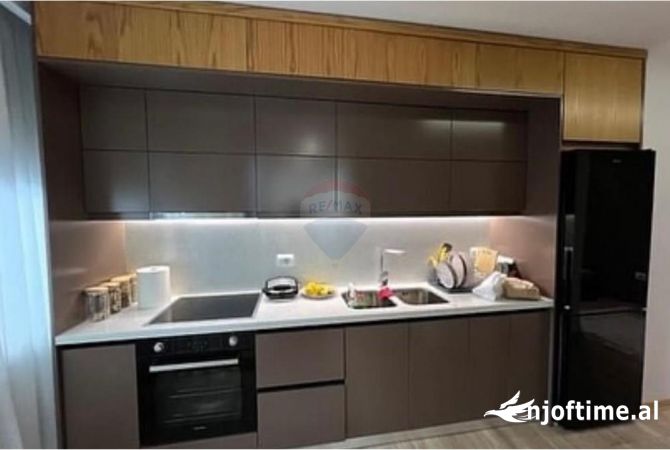 Shtepi me qera 2+1 ne Tirane - 1,000 Euro