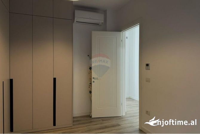 Shtepi ne shitje Apartament ne Tirane, 3+1, Mobilimi E mobiluar, Pagesa 549,000  Euro.